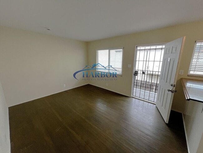 Foto del edificio - 1919 Vanderbilt Ln