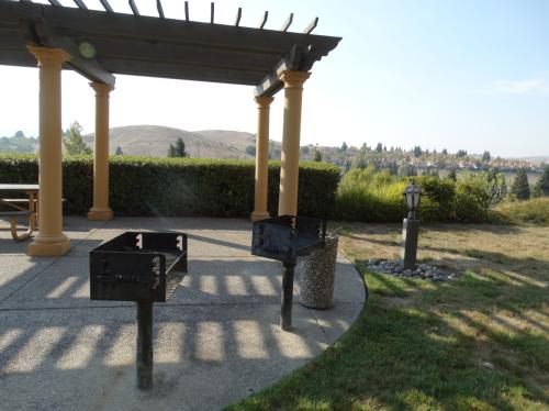Foto del edificio - 805 Watson Canyon Ct