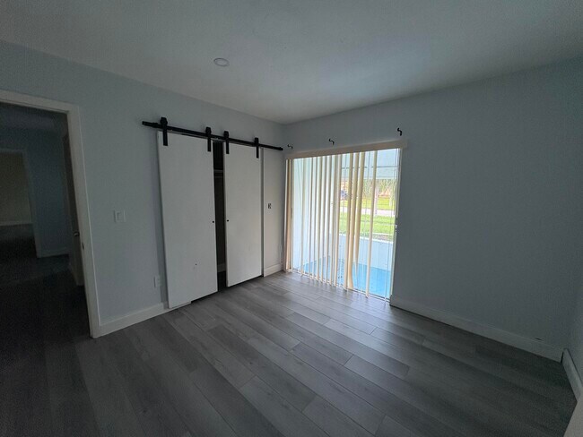 Foto del edificio - 271 NE Faring Ave