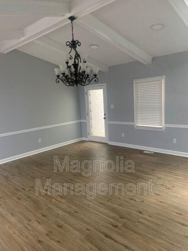 Building Photo - 1302 Oakridge Ave