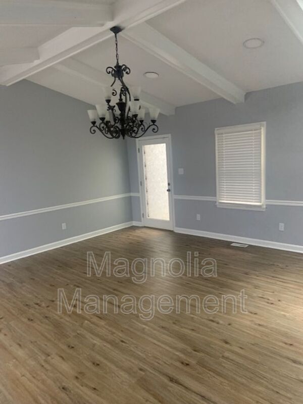 Foto del edificio - 1302 Oakridge Ave
