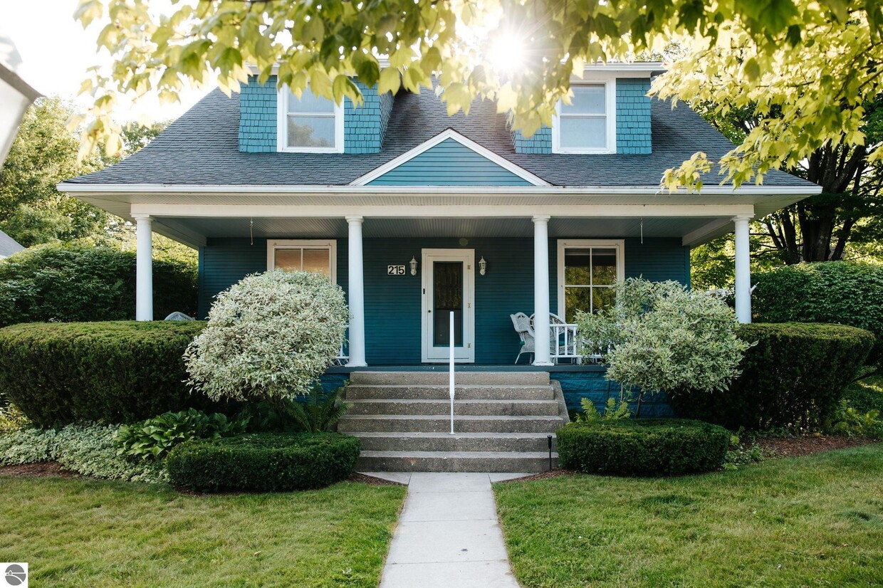 Foto principal - 215 N St Marys Ave