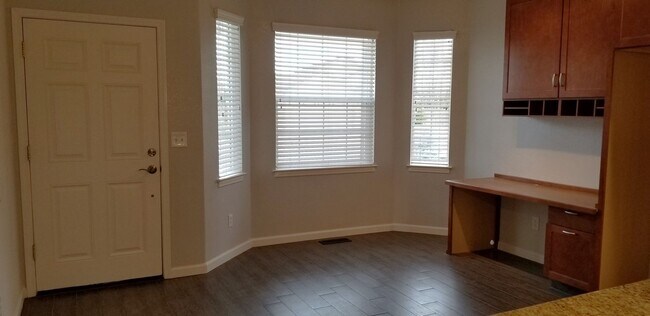 Foto del edificio - 3 bedroom Home for Rent in Chichester HOA