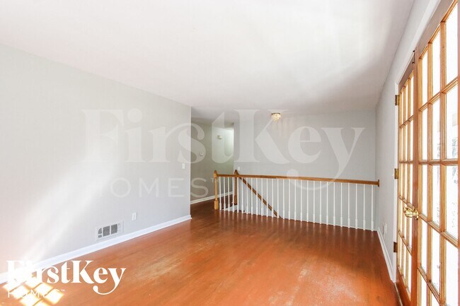 Foto del edificio - 2739 Sherlock Dr