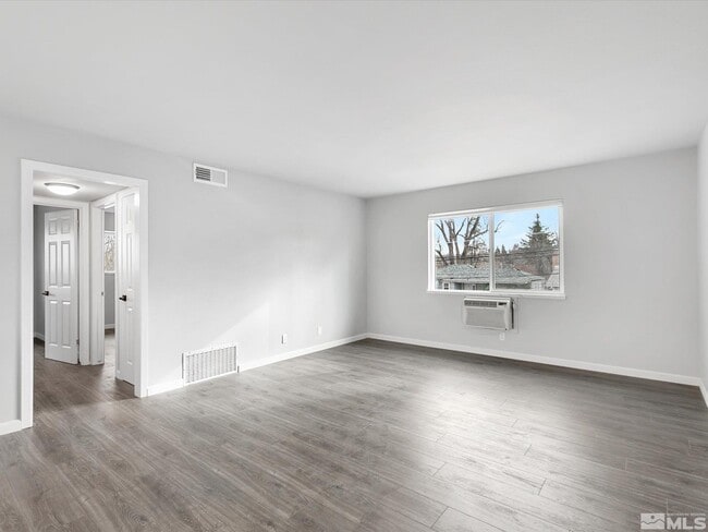 Building Photo - 1560 Lander St
