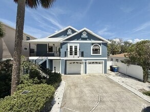 Building Photo - 867 Mandalay Ave