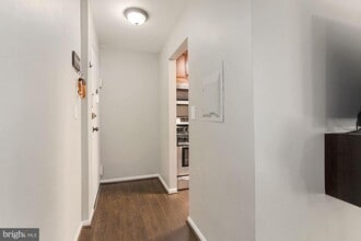 Building Photo - 1541 Colonial Dr