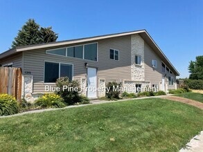 Building Photo - 1201 N Skyline Dr