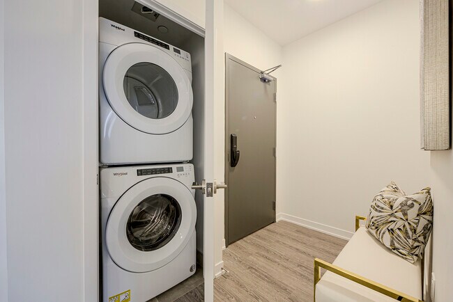 Photo du bâtiment - 2215 Sheridan Park Drive