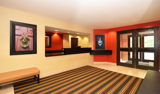 Lobby and Guest Check-in - Furnished Studio - Houston