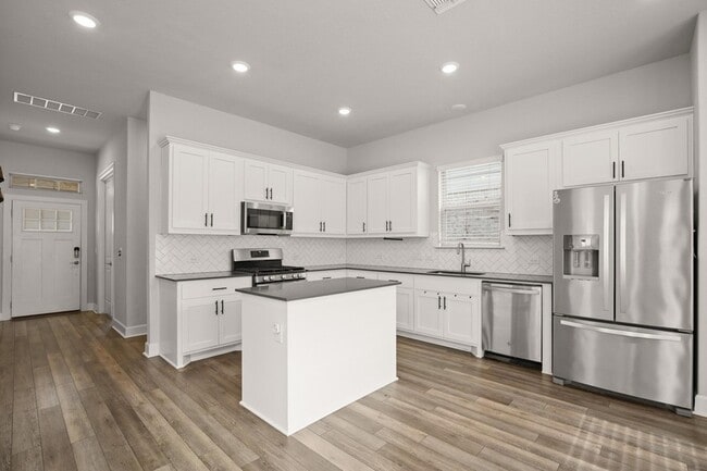 Building Photo - 12809 Stanford Dr