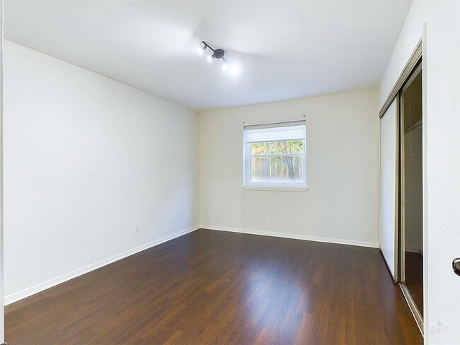 Building Photo - 2104 Cullen Ave