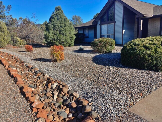Building Photo - HOUSE - VILLAGE OF OAK CREEK