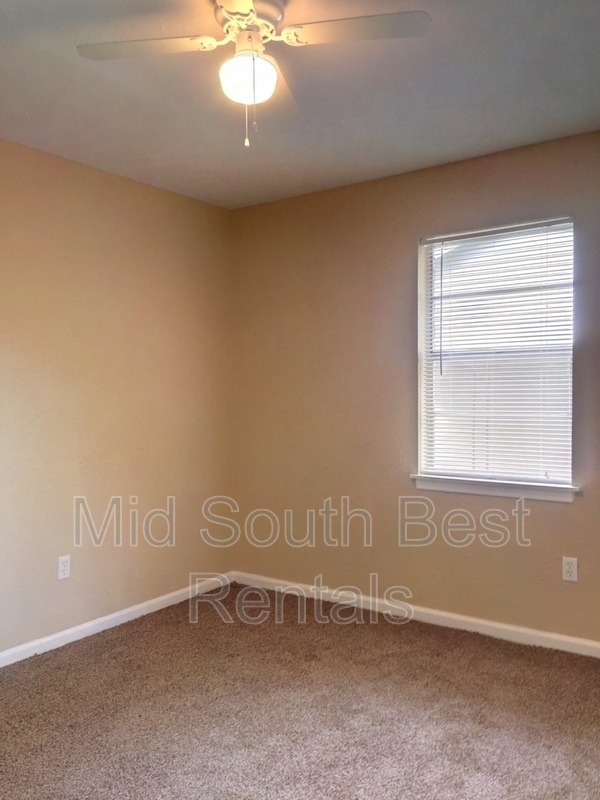 Building Photo - 1324 Mary Jane Ave