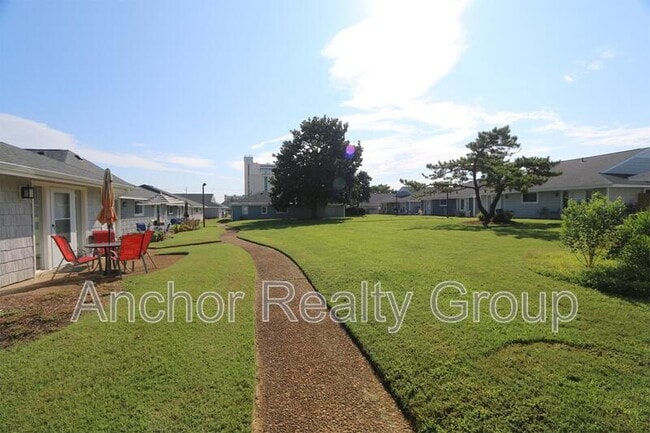 Building Photo - 214B 57th St