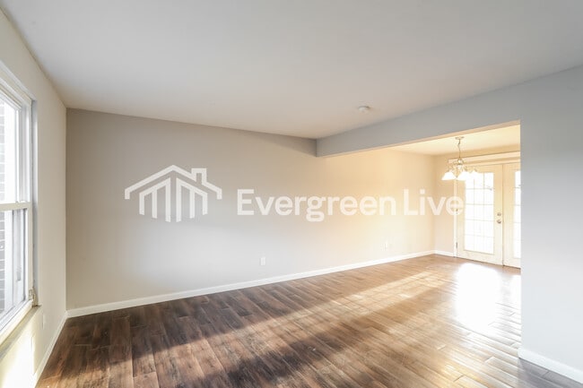 Building Photo - 3411 Quaker Rd