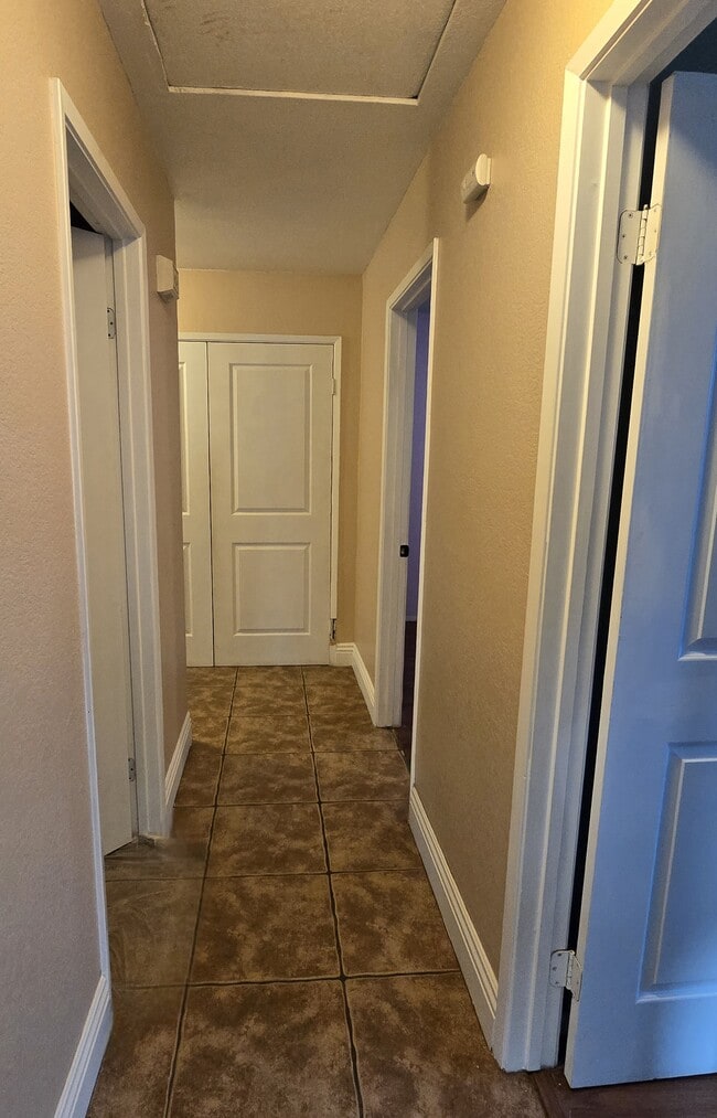 Foto del edificio - 2219 Camino Dr