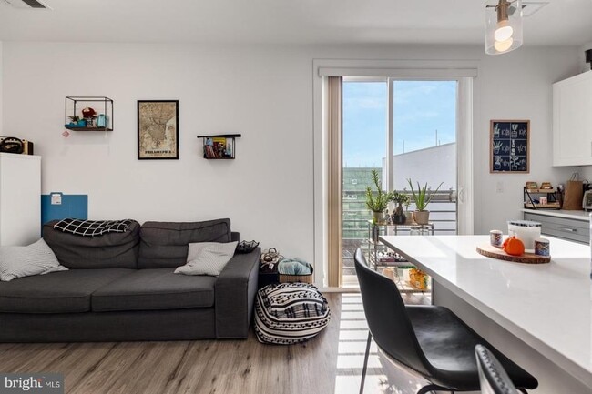 Photo - 304 Master St Apartment