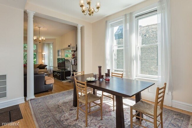 Foto del edificio - 4 br, 2 bath 4plex - 821 W Oakdale Ave Apt 2