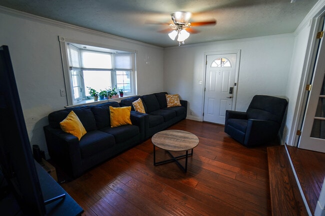 Foto del edificio - 10857 Mount Gleason Ave