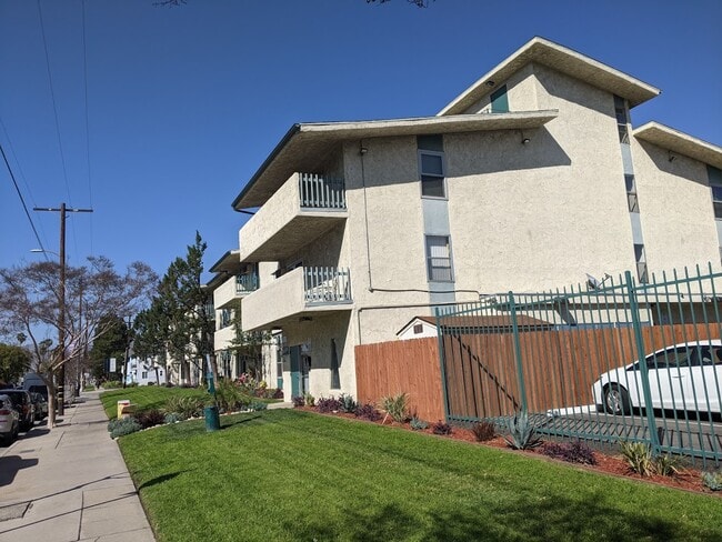 Exterior - 10050 Sepulveda Blvd