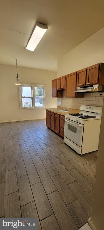 Building Photo - 7539 W River Dr