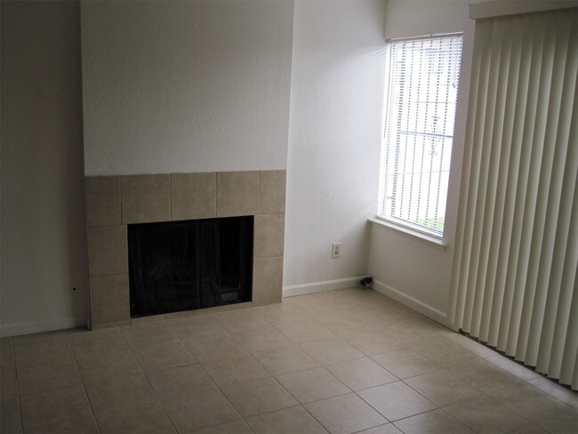 Foto del edificio - 1221 N Peach Ave