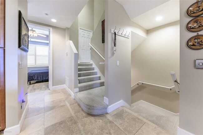 Building Photo - 10300 Tarpon Landings Terrace