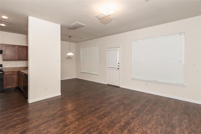 Building Photo - 8926 San Bonifacio