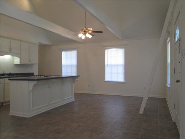 Building Photo - 307 Texas Ave