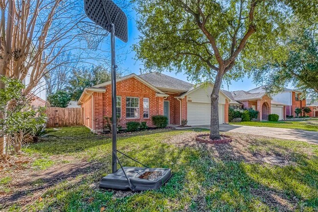 Building Photo - 16011 Crested Green Dr