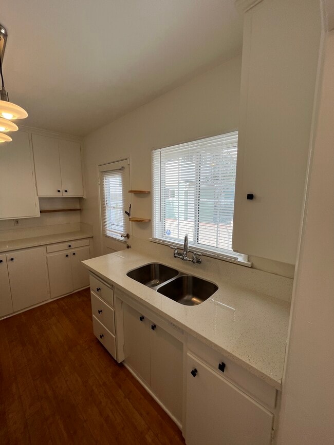 Building Photo - 934 16th St