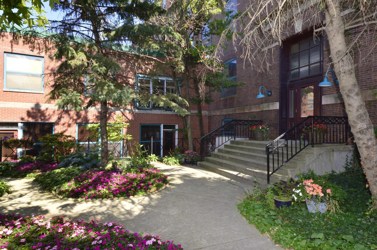 Foto principal - 4745 N Ravenswood Ave
