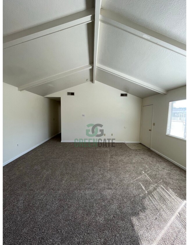 Foto del edificio - 332 W G St