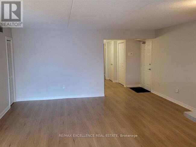 Photo du bâtiment - 1350 Main St E