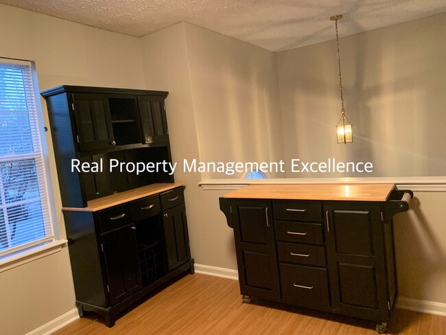 Building Photo - Conveniently Located Home In Raleigh, Spli...