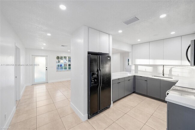 Foto del edificio - 3 br, 3 bath House - 368 SW 64th Ter