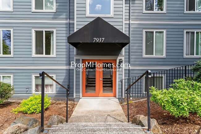 Building Photo - 7937 SW 40th Ave