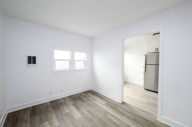 Foto del edificio - Detached 1 Bed 1 Bath Cottage