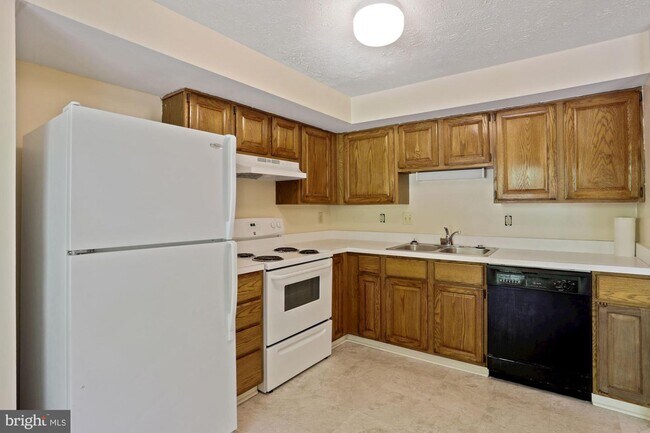 Building Photo - 11531 Big Creek Dr