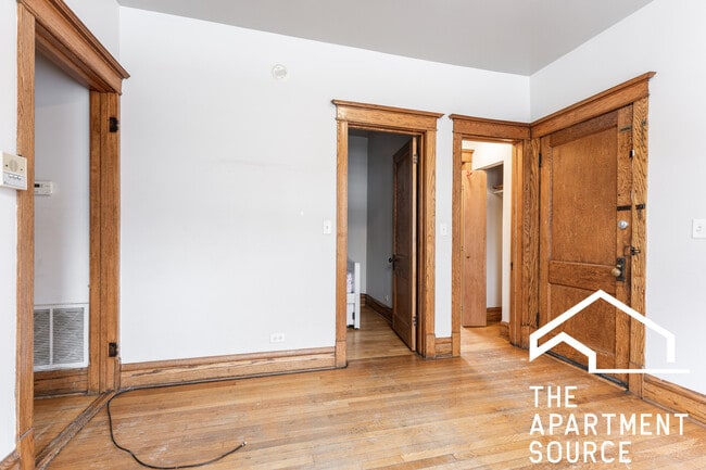 Building Photo - 2804 N Francisco Ave