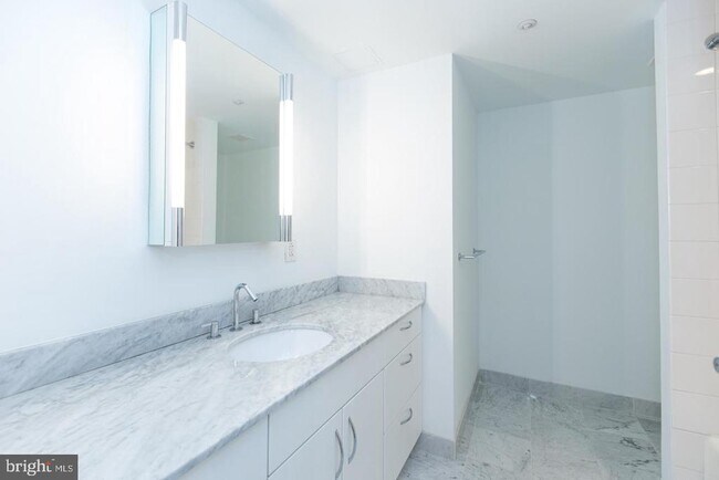 Building Photo - 219 S 18th St