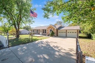Building Photo - 110 Pebble Creek Dr