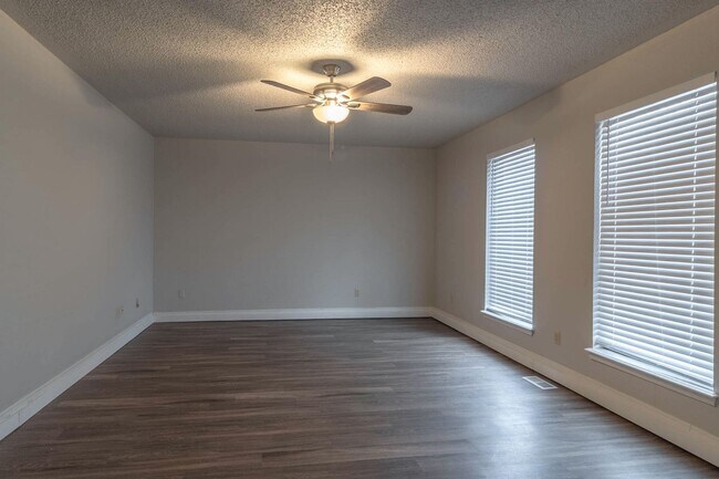 Building Photo - Freshly remodeled 4BD + office/flex space home with 2.5 bathrooms with a 2 Car Garage