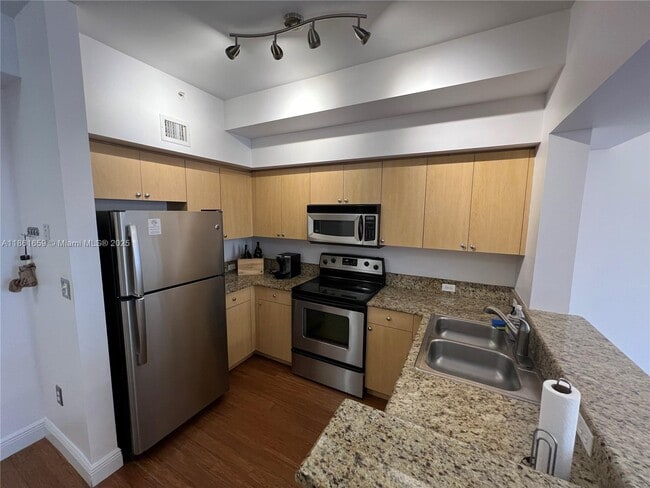 Foto del edificio - 2965 NE 185th St