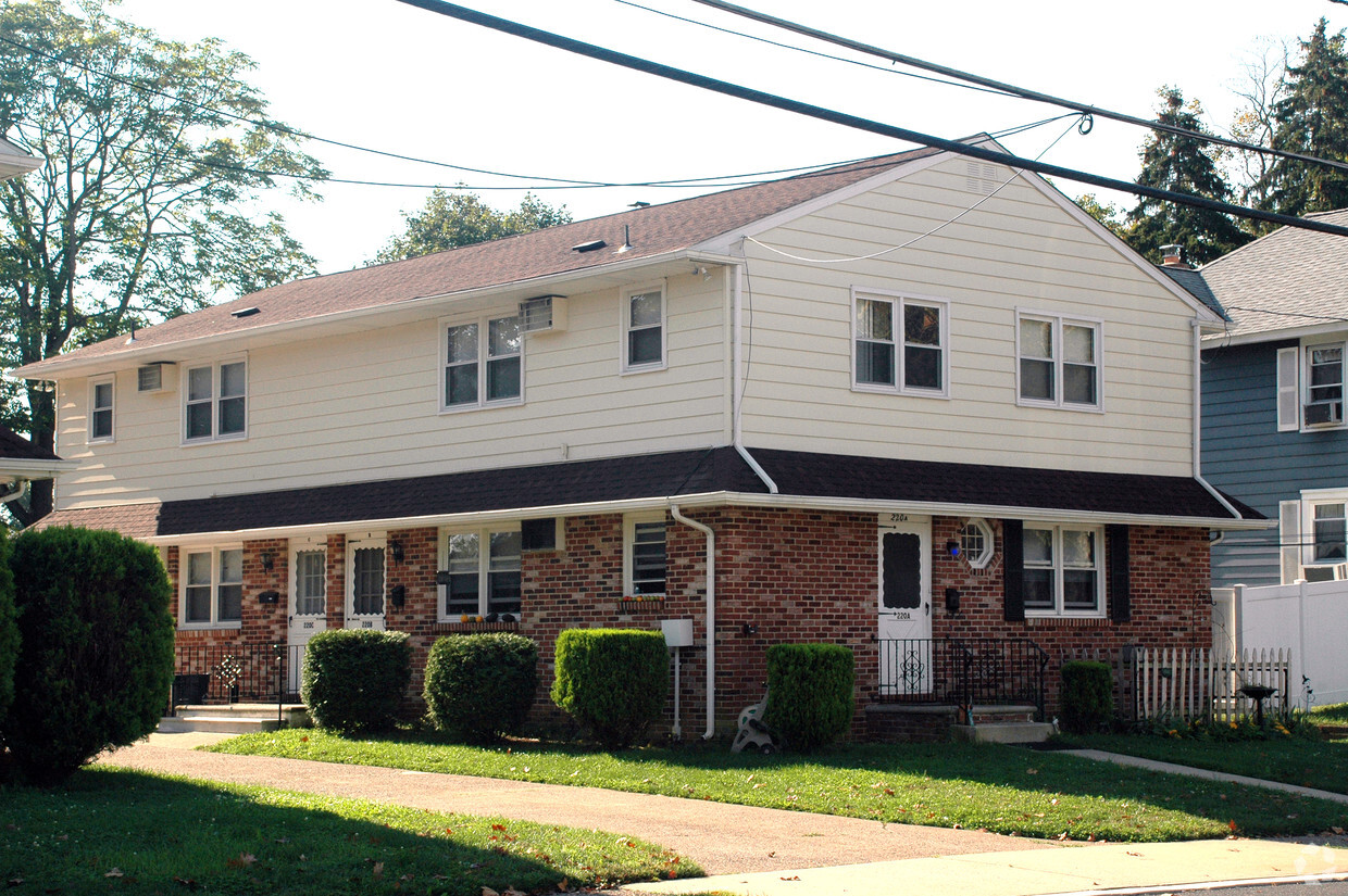 Building Photo - 216-220 W Clements Bridge Rd