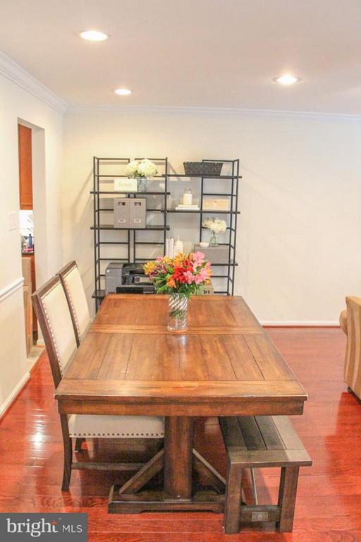 Foto del edificio - 7530 Manigold Ct
