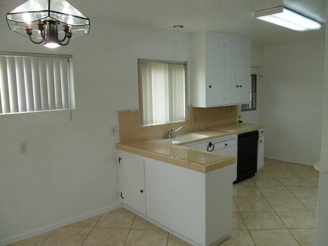 Kitchen - 1401 Ximeno Ave