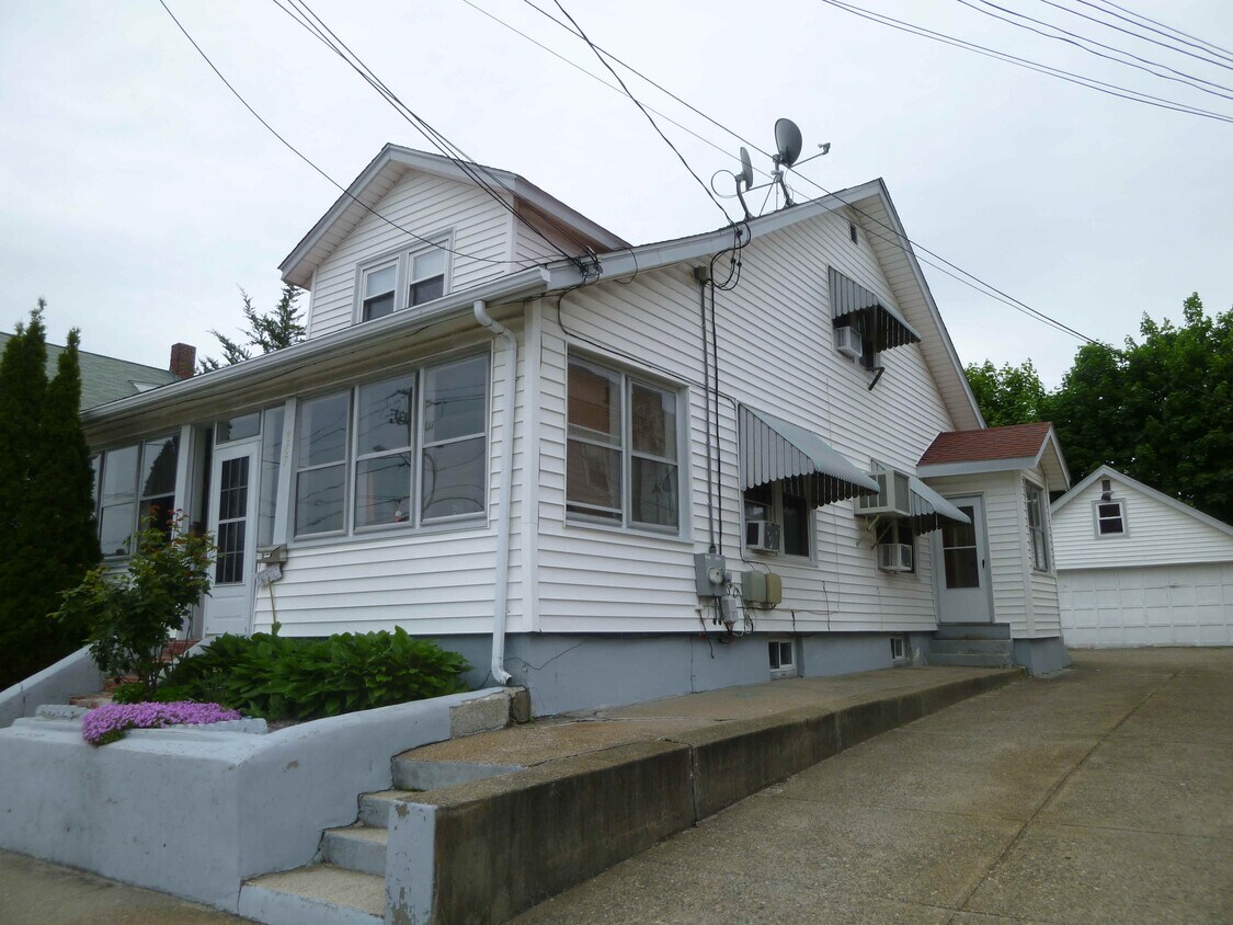 Front - 887 Central Ave