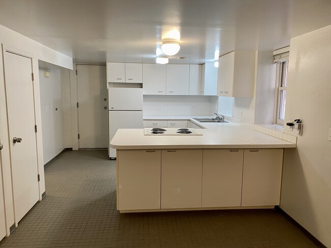 Kitchen - 249 S Douglas St